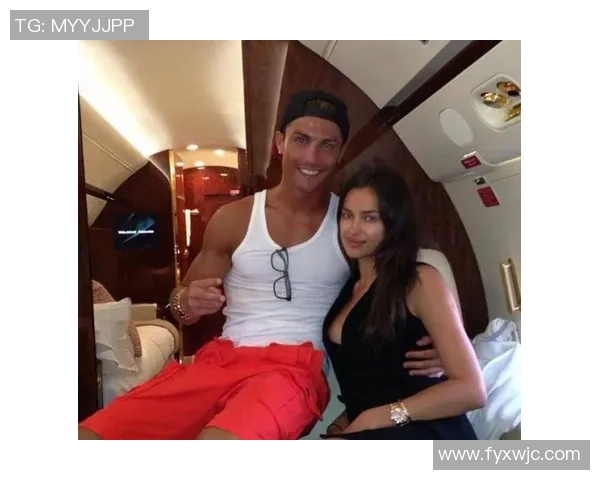 足球明星与女生亲密合照展现青春活力与运动魅力的完美结合 足球明星与女生亲密合照展现青春活力与运动魅力的完美结合